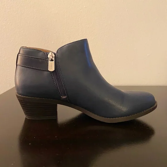 Women’s Blue Vionic Boots - Picture 3 of 4
